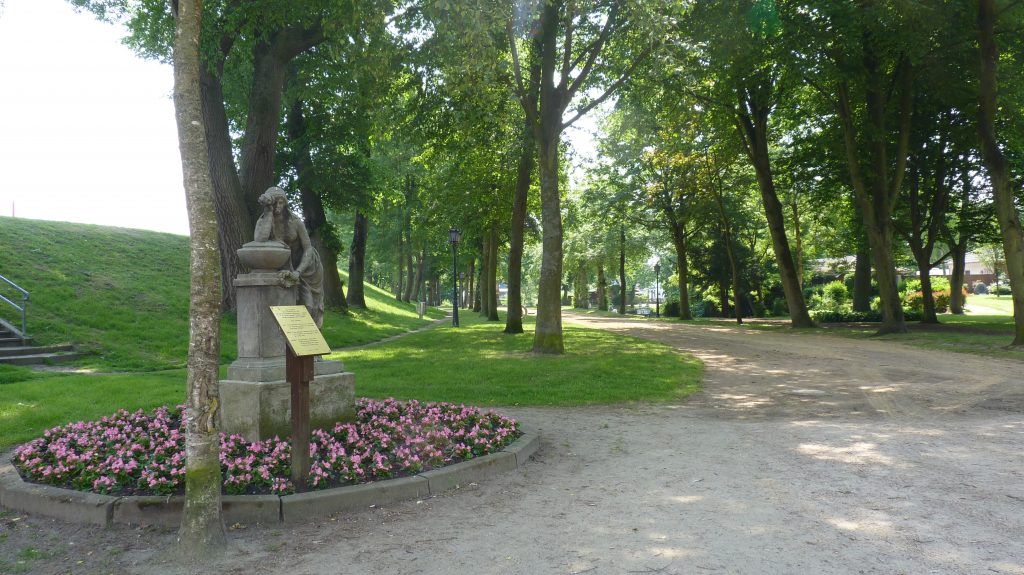 Dieses Bild hat ein leeres Alt-Attribut. Der Dateiname ist Schloßpark-Tönning-1-1024x575.jpg