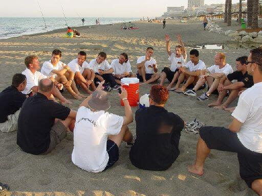 Dieses Bild hat ein leeres Alt-Attribut. Der Dateiname ist zusammensein-am-strand-in-malaga.jpg